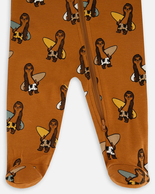 Printed Organic Cotton One-Piece Pajama Sloths On Tan Background Pajamas Deux par Deux 
